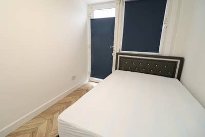 ⚡Book today! cheapest room in Stratford!⚡ Main Photo