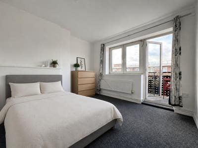 Private Balcony - Great Location - All Bills inc!! Main Photo