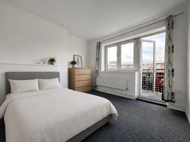 Private Balcony - Great Location - All Bills inc!! Main Photo