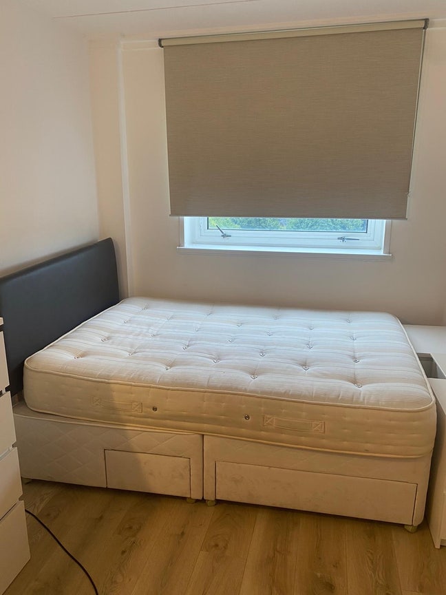 Looking for a new flatmate to join us in zone 1  Main Photo