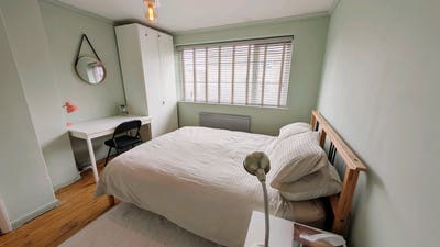 Double room in clean, chilled and comfy house Main Photo
