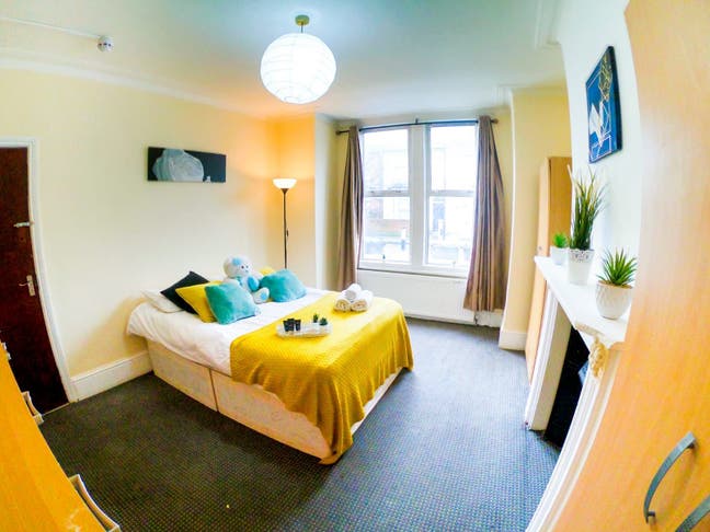 *Spacious and bright double room available Main Photo