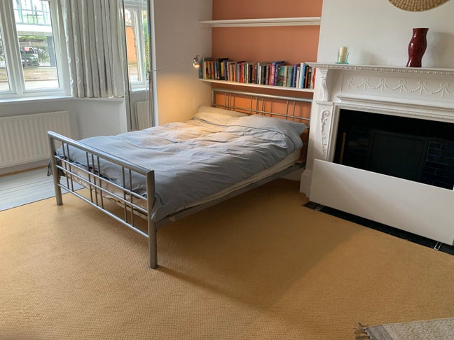 Spacious and en suite in Chiswick - Weekends ONLY! Main Photo