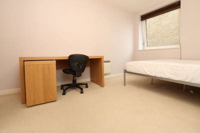 Secure Spacious Double Room in Limehouse/Dlr Main Photo