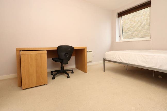 Secure Spacious Double Room in Limehouse/Dlr Main Photo