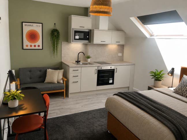 🏠 Stylish Room With Kitchenette in Radcliffe ✨ Main Photo