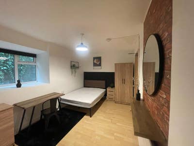 ENSUITE Room Close to City Centre Main Photo