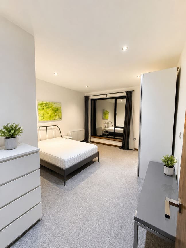 Plaistow Town House x2 rooms avail. Main Photo