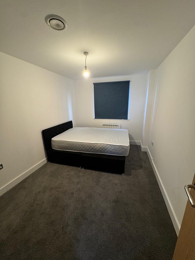 Room to Let in a Modern 2-Bedroom Flat Main Photo