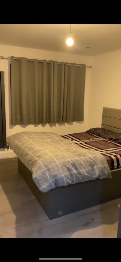 One large double bedroom available in a sharing ho Main Photo