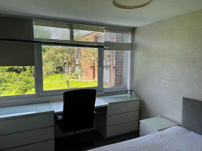 Good sized  doubles with ensuite shower rooms Main Photo