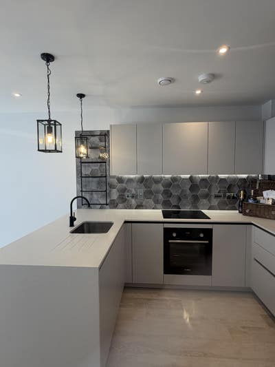 Brand New 2 Bed 2 Bath Flat – Horlicks Quarter,Sl1 Main Photo