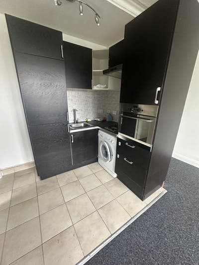 Stunning 1St Floor Open Plan Flat Available Now! Main Photo