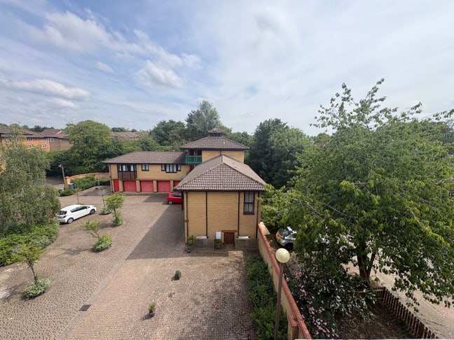 1-bedroom Flat for rent Main Photo