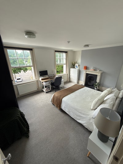 Spacious King Room in Beautiful Angel House Main Photo