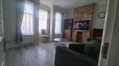 Gorgeous 2 Bed 2 Bath Flat - Split Level Main Photo
