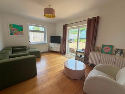 Spacious 3 Bedroom House with Large Garden & Home  Main Photo