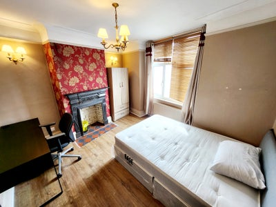 Bills inc, All Female House Double Room Uxb Main Photo