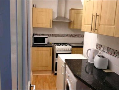 &pound;250pcm Single Room Includes Bills  Main Photo