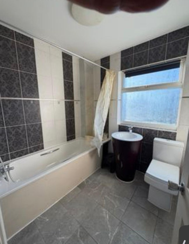 Share space available in a Luxury King Size Room Main Photo