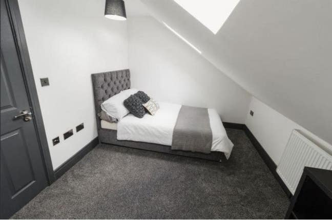 2 Weeks Rent Free - 2 Rooms Available  Main Photo