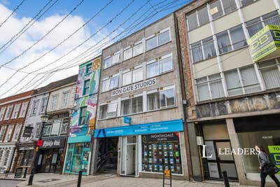 Studio Flat Available in City Centre Main Photo