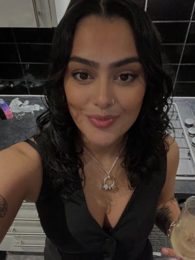 I am a female student aged 22. I am looking f... Main Photo