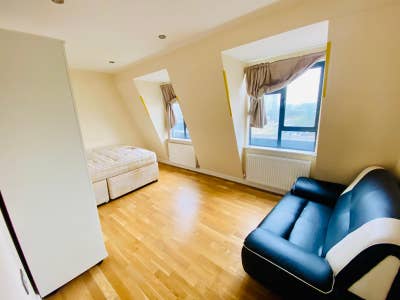 Live in Centre! Cozy Room Main Photo