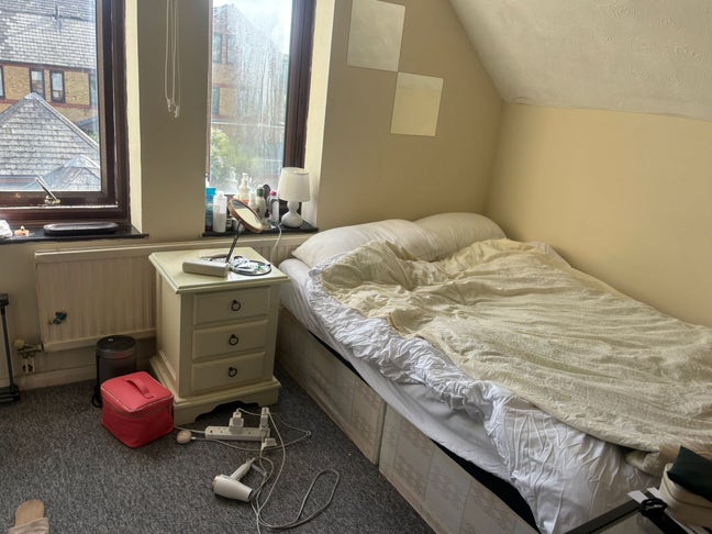 Bright room in friendly Wapping flat Main Photo