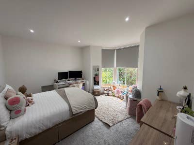 Stunning 5 Bed Student House - All Bills inclusive Main Photo