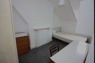Room for rent in 7 bed student house Main Photo