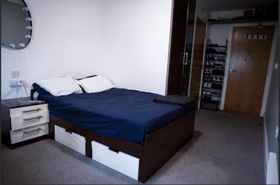 Furnished Premium En-Suite Room Available Main Photo
