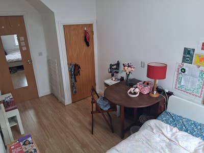 2 Double Bedrooms Available in Spacious 3-bed Flat Main Photo