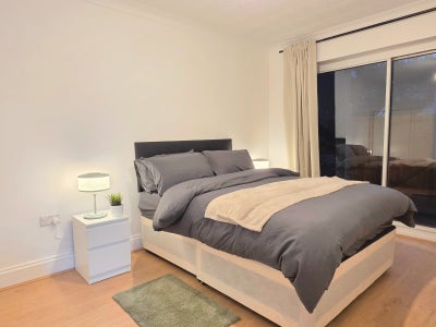 Stunning 5 Bedrooms Located Near Westferry E14 Main Photo