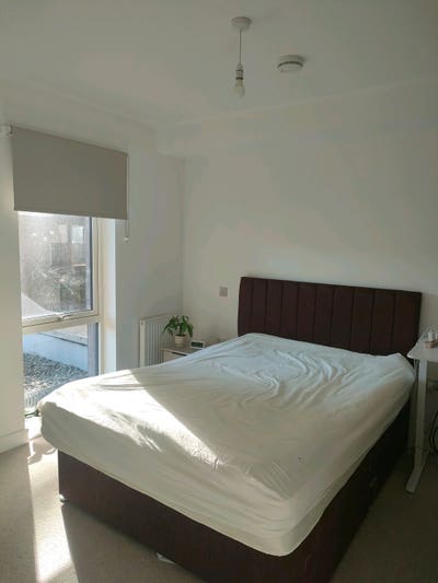 Well Furnished  Morden Ensuite Main Photo