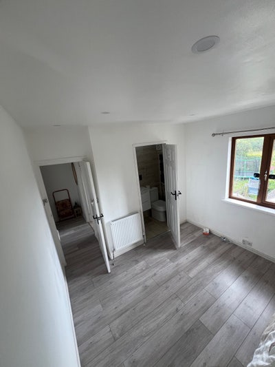 Modern En suit and double bedroom  Main Photo
