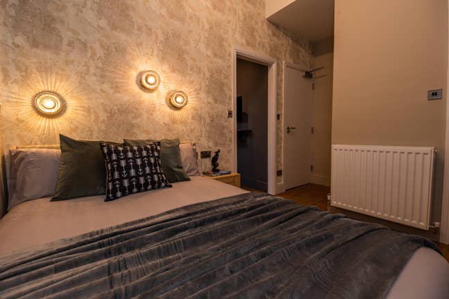 *En-Suite Room in Luxury House ** Main Photo