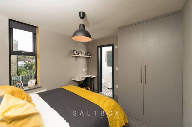 Ensuite Room Available in a Modern Houseshare! Main Photo