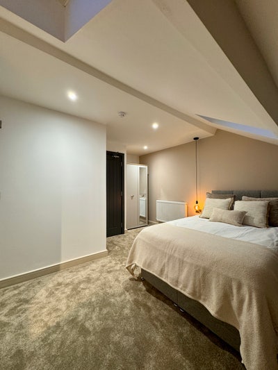 Top Floor Ensuite Available Now! + &pound;100 OFF! Main Photo