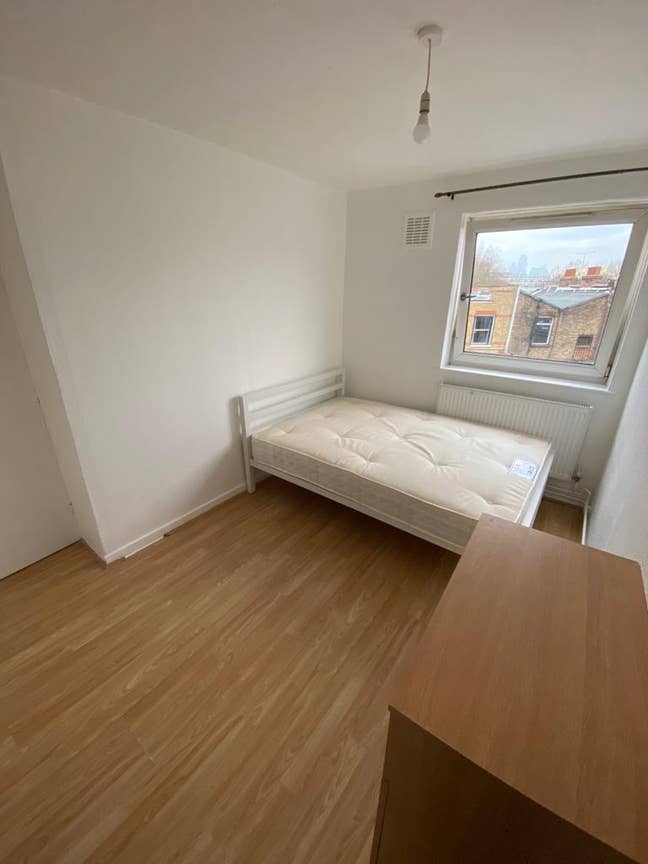 Bright Double Room 6 Mins from Central Line Main Photo