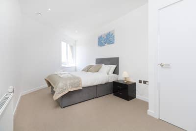 Fantastic 2 Bed 2 Bath W Baclony in Bow Main Photo