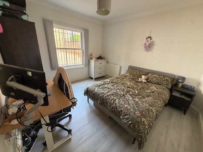 Looking for a new flatmate  Main Photo