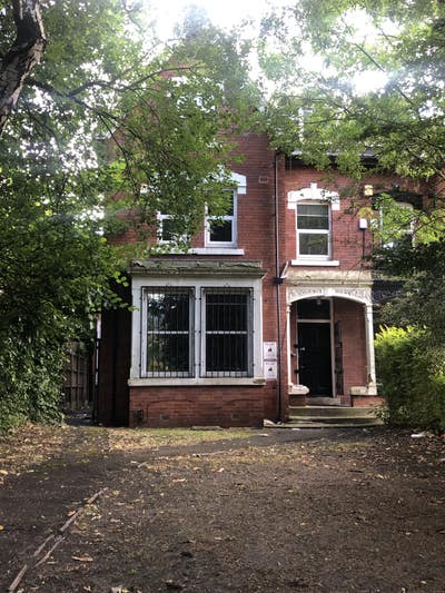 Four-bedroom student flat situated in Hyde Park Main Photo