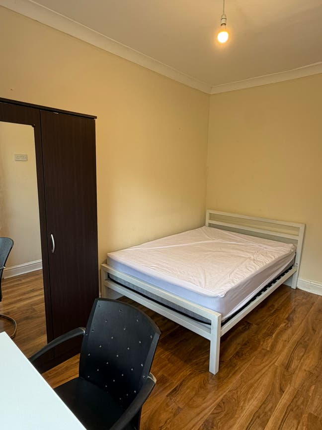 Newly Refurbished Rooms in Stratford E15 Main Photo