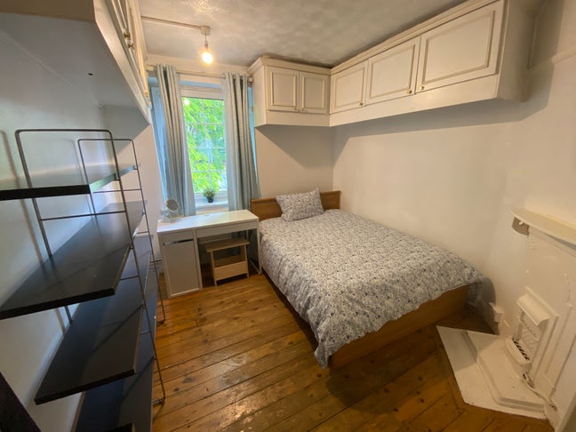 Stunning Flat! 2 Mins Walk to Bethnal Green Tube ! Main Photo