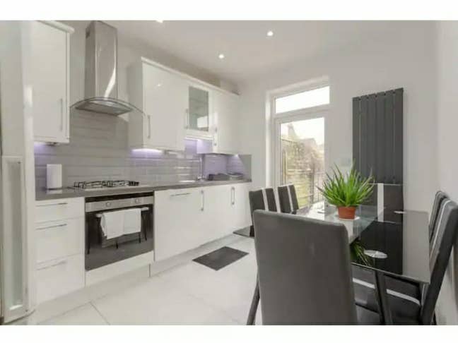 *Next to Northern Line* 3 Bed House Main Photo