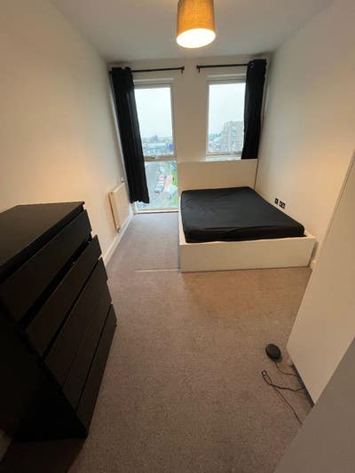  Double Room Available – RM13 8RW  Main Photo
