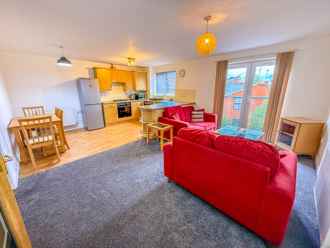 Spacious Double Rooms with Parking – M15 Main Photo