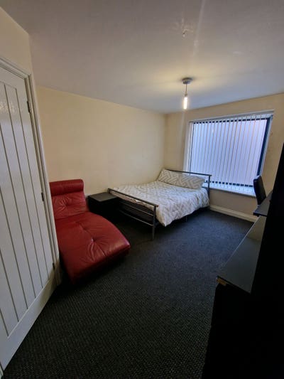 🔥 CV1 Ensuite! Great Location. All Bills Included Main Photo
