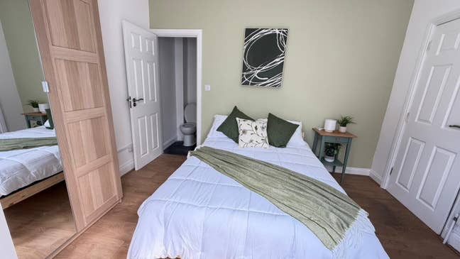 🌟 Premium En-Suite Rooms | Newly Painted & Refurb Main Photo